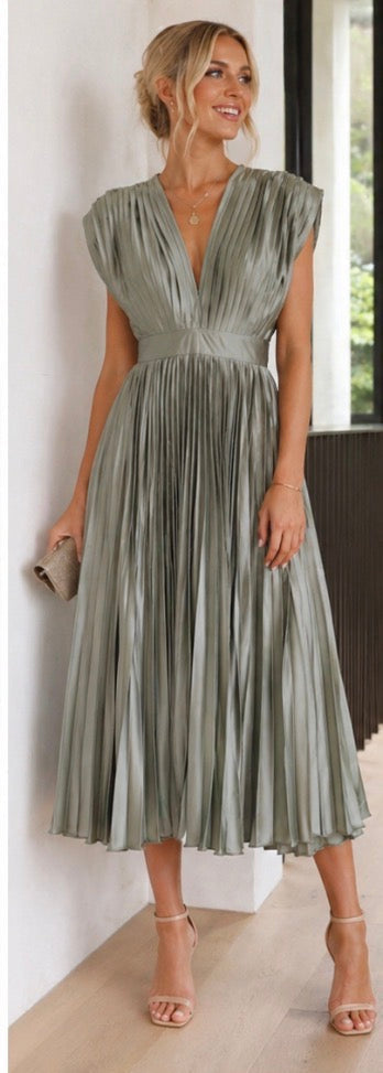 Cecily™ | Timeless Pleated Midi Dress